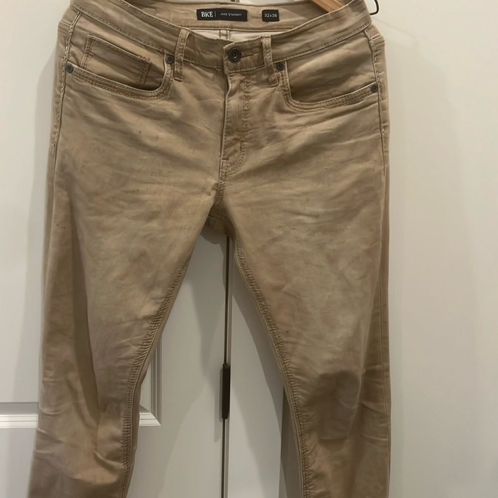 Nice men’s BKE pants they do have some small staining